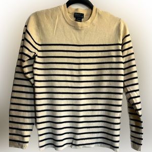 POLO crewneck sweatshirt.